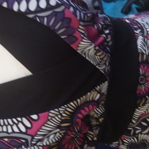 SOLD- GNW flower blouse size M - Picture 2 of 4